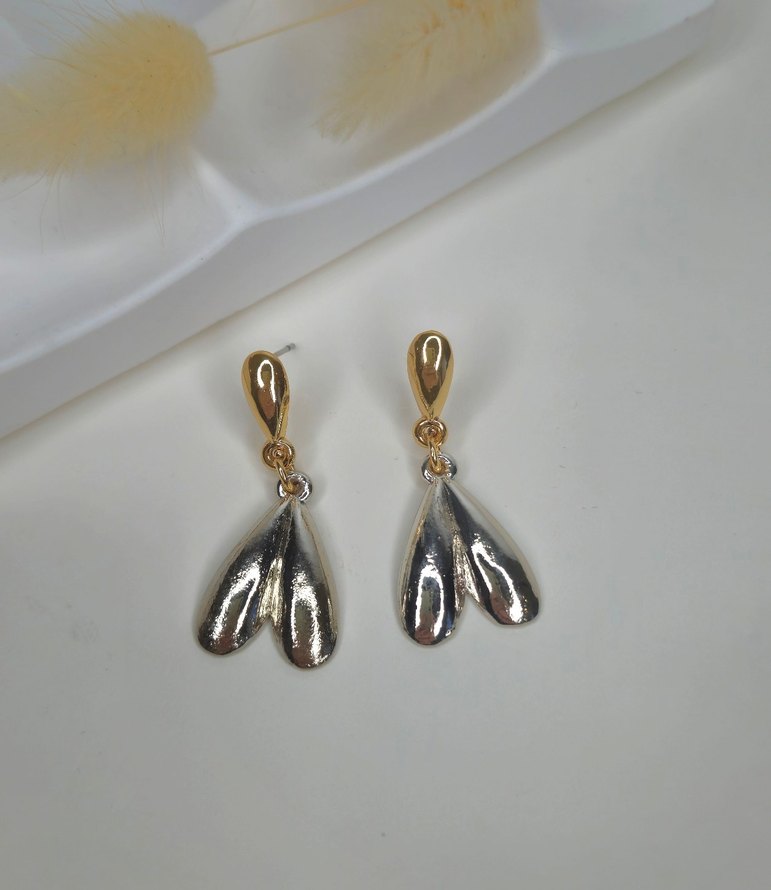 Altın Renkli Mini Püsküllü Küpe - Görsel 3