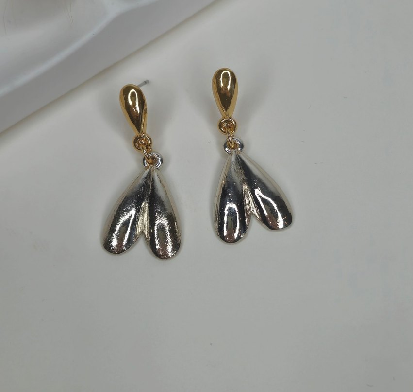 Altın Renkli Mini Püsküllü Küpe - Görsel 2