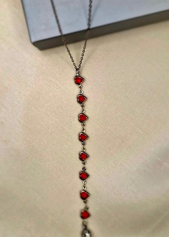 Uzun Zincirli Kırmızı Nakışlı Kadın Kolye - Görsel 4
