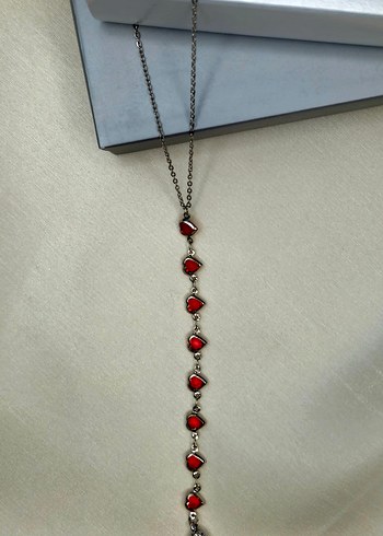 Uzun Zincirli Kırmızı Nakışlı Kadın Kolye - Görsel 2