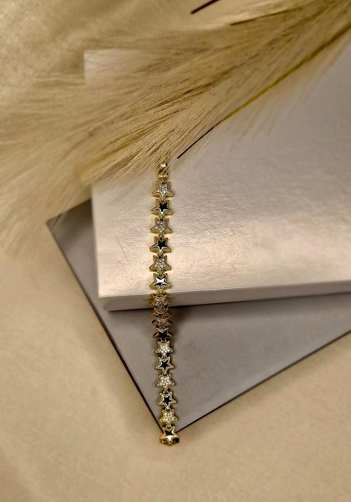 Zincir Detaylı Altın Renkli Yıldız Kadın Bileklik - Görsel 3