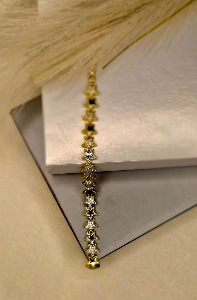 Zincir Detaylı Altın Renkli Yıldız Kadın Bileklik - Görsel 4