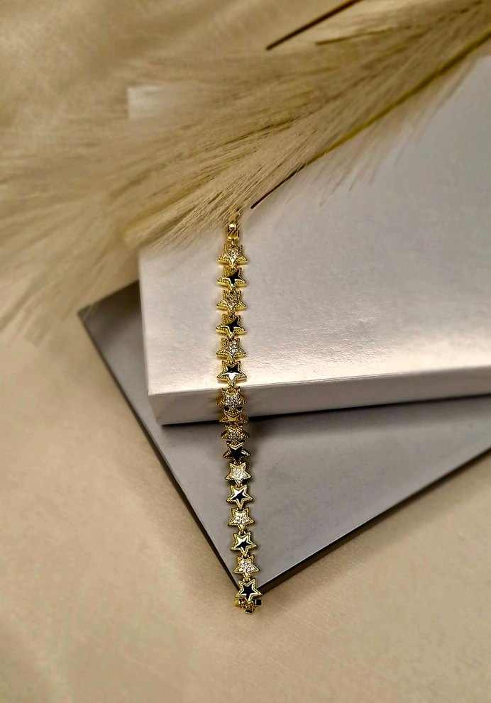 Zincir Detaylı Altın Renkli Yıldız Kadın Bileklik - Görsel 5