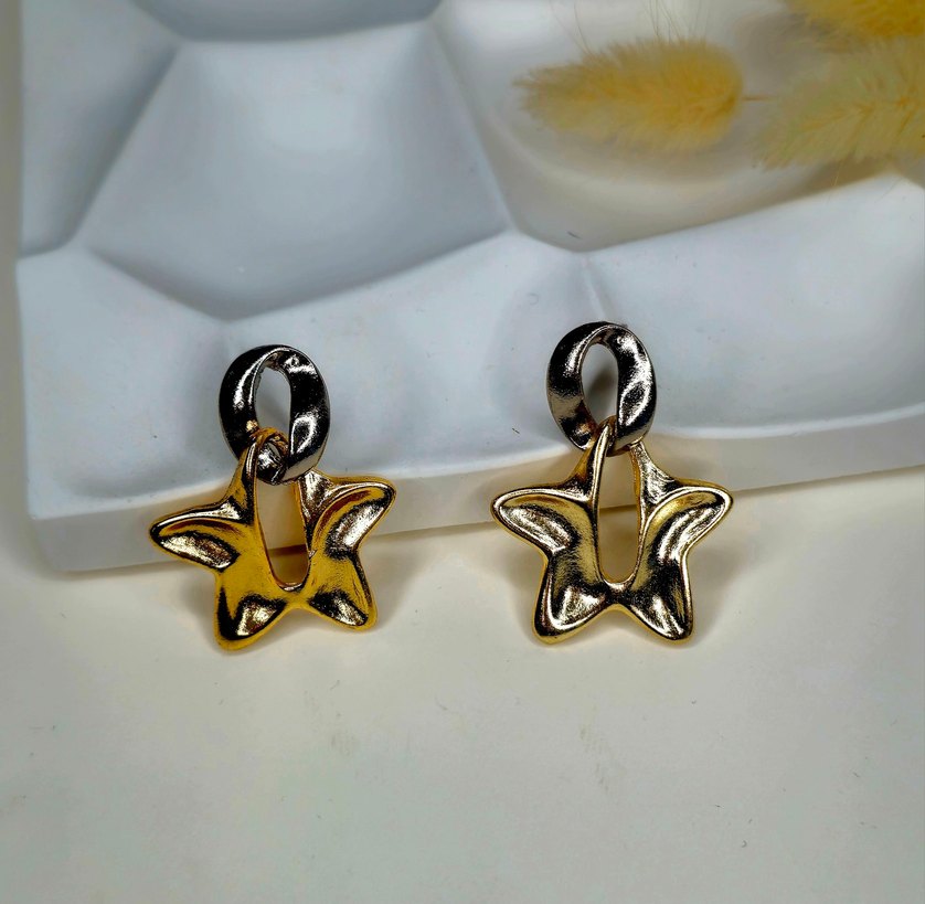 Kısa Parlak Altın Kelebek Küpeler - Görsel 3