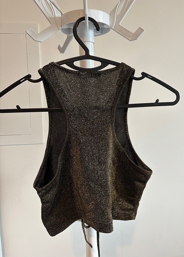 Gold Simli siyah bağlamalı crop üst - Görsel 2