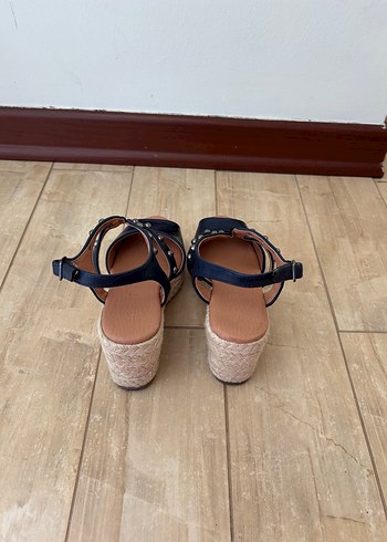 Tokalı Lacivert Dolgu Topuk Kadın Sandalet - Görsel 3