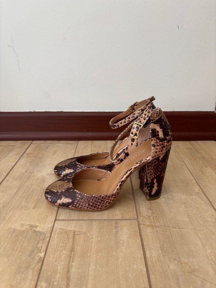 Kahverengi Yılan Desenli Tokalı Topuklu Ayakkabı - Görsel 3