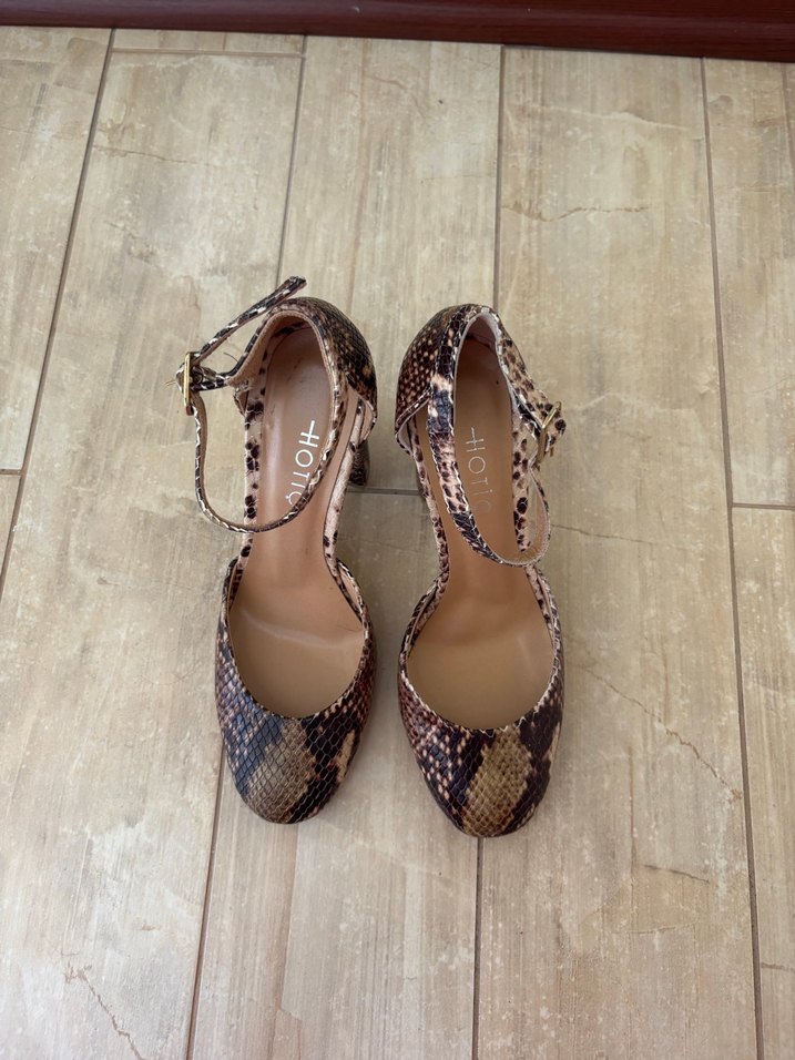 Kahverengi Yılan Desenli Tokalı Topuklu Ayakkabı - Görsel 2