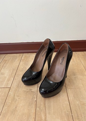 Siyah topuklu ayakkabı - Görsel 2