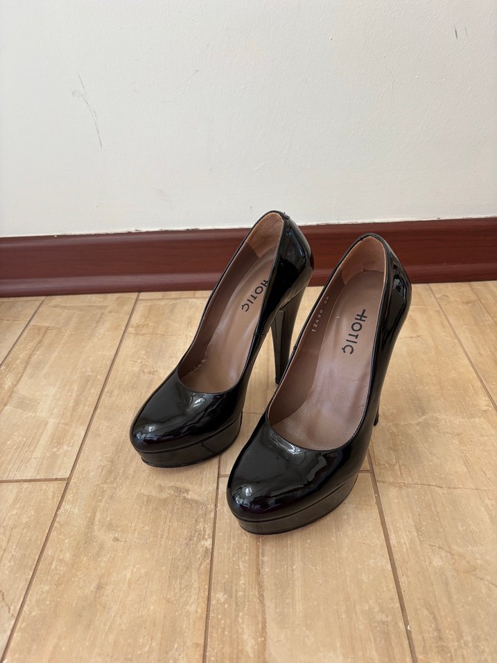 Siyah topuklu ayakkabı - Görsel 2