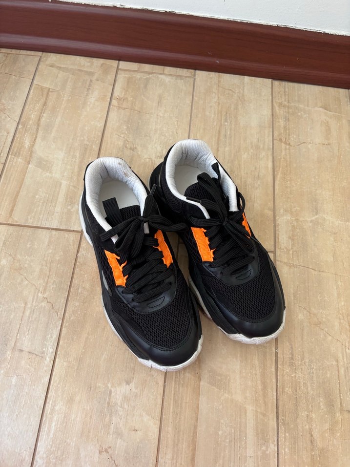 Siyah Turuncu Bağcıklı Kadın Spor Ayakkabı - Görsel 2