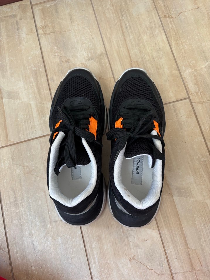 Siyah Turuncu Bağcıklı Kadın Spor Ayakkabı - Görsel 3