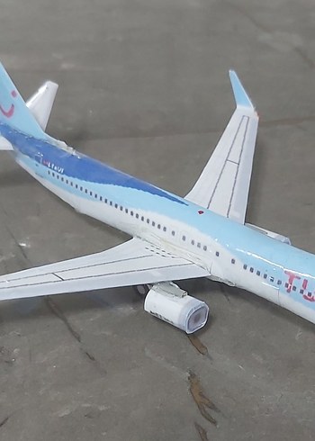 origami kağıt uçak TUI b737-800