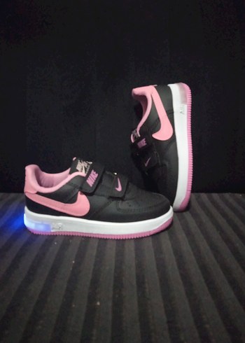 Nike çocuk spor ayakkabı 30/26 numara var