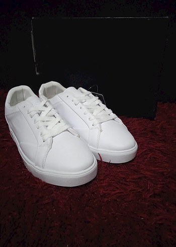 erkek Spor Ayakkabı
43, 42,40 numaralar vardır - Görsel 4