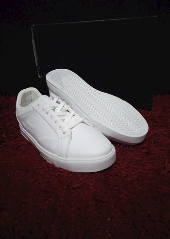 erkek Spor Ayakkabı
43, 42,40 numaralar vardır - Görsel 3