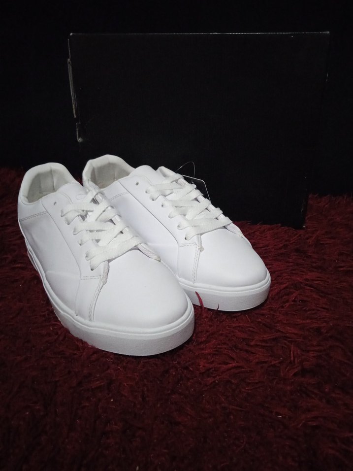 erkek Spor Ayakkabı
43, 42,40 numaralar vardır - Görsel 4