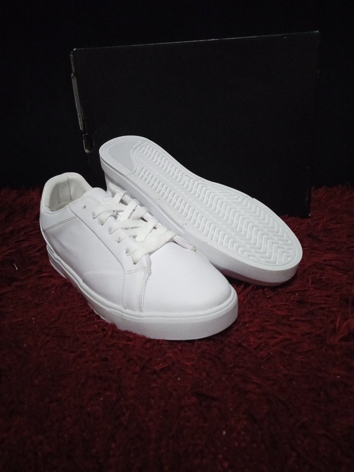 erkek Spor Ayakkabı
43, 42,40 numaralar vardır - Görsel 3