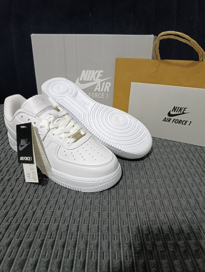 Nike Air Force 1 Beyaz Spor Ayakkabı — görsel 4/6