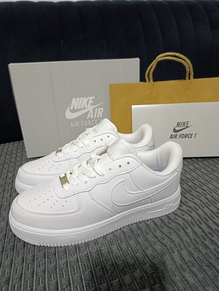 Nike Air Force 1 Beyaz Spor Ayakkabı — görsel 2/6