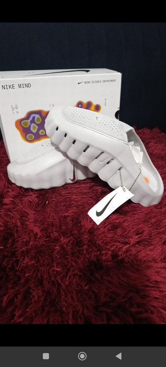 Nike Beyaz Slip-On Terlik — görsel 4/4