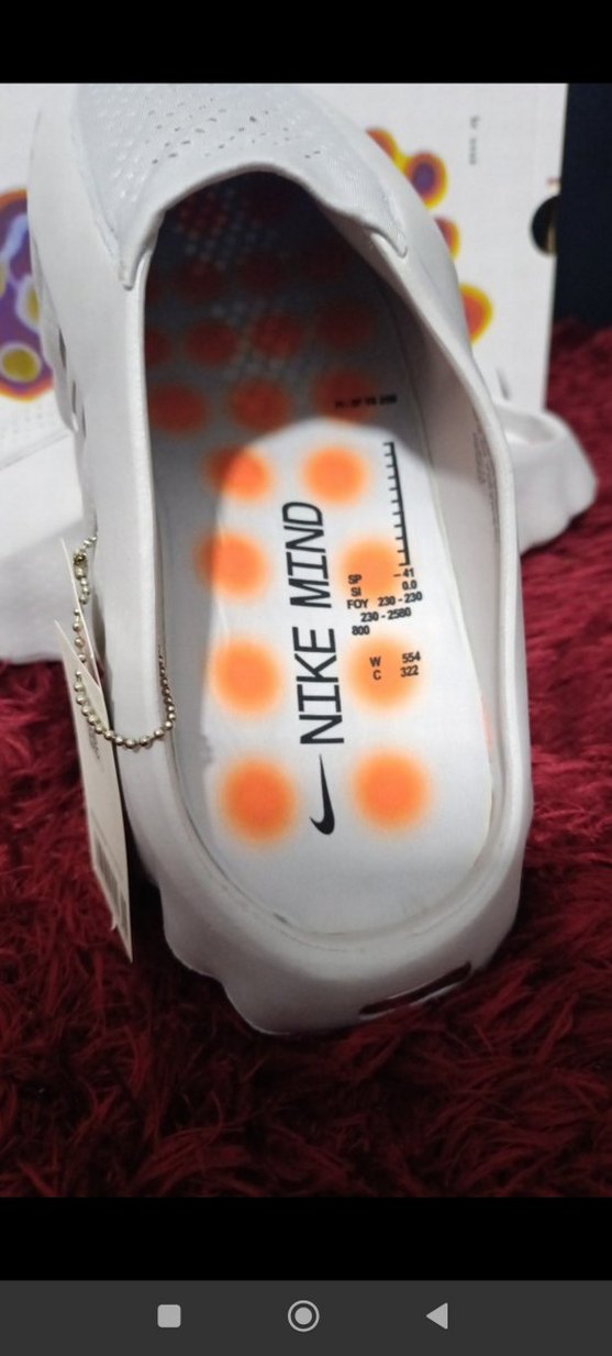 Nike Beyaz Slip-On Terlik — görsel 2/4