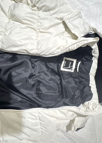 Orjinal bershka şişne Mont nerdeyse sıfır - Görsel 5