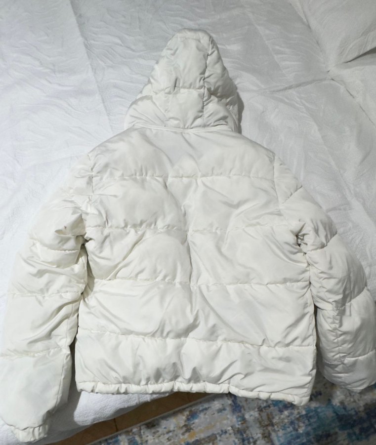 Orjinal bershka şişne Mont nerdeyse sıfır - Görsel 4