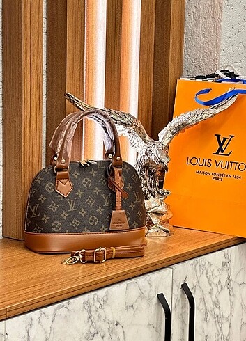 LOUIS VUITTON - DİĞER MODELLER İÇİN SOLA KAYDIRIN