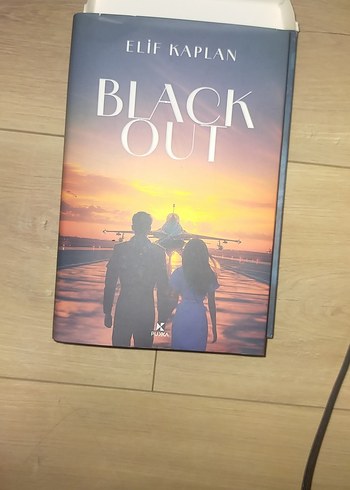  Elif Kaplan - Black Out Roman Kitabı