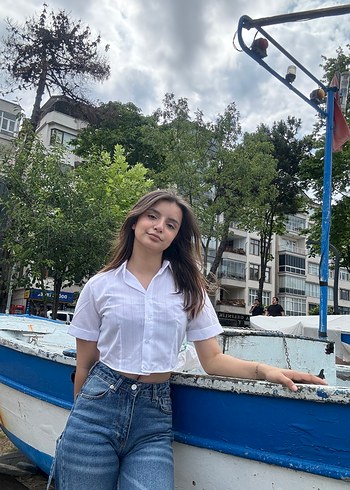 Kadın Mavi Bağlama Desenli Midi Denim Pantolon ve beyaz gömlek - Görsel 3