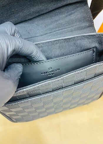 Louis Vuitton Erkek Siyah Omuz Çantası - Görsel 7