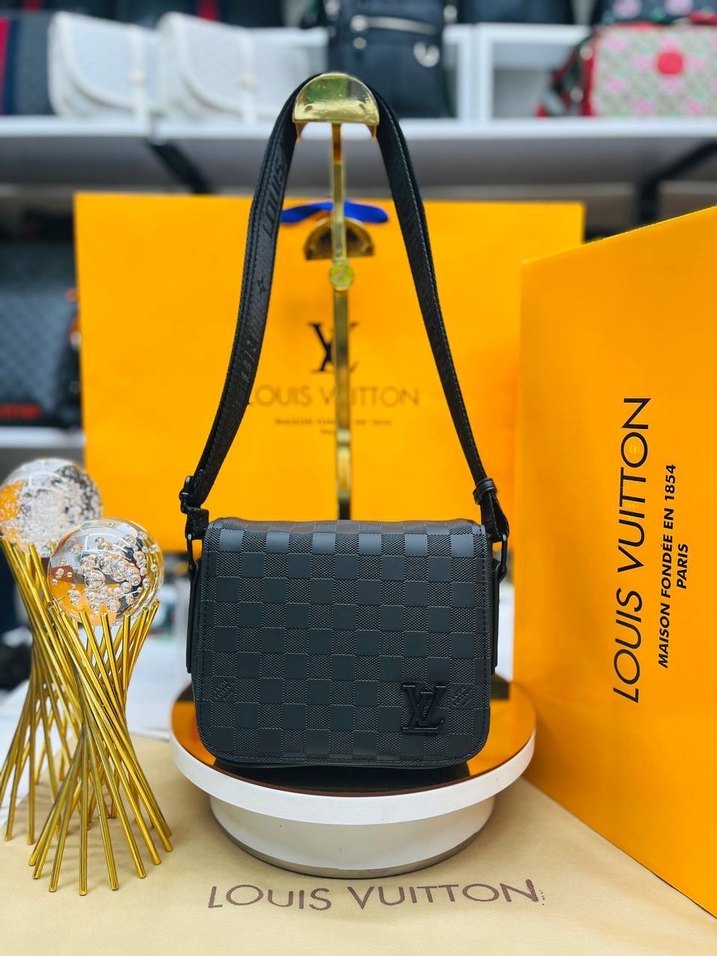 Louis Vuitton Erkek Siyah Omuz Çantası - Görsel 2