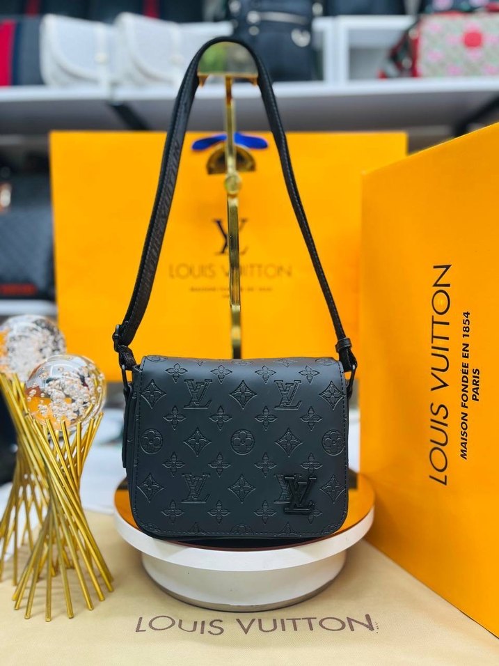 Louis Vuitton Erkek Siyah Omuz Çantası - Görsel 5