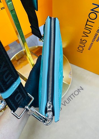 Louis Vuitton Mavi Renkli Fermuarlı Omuz Çantası - Görsel 18