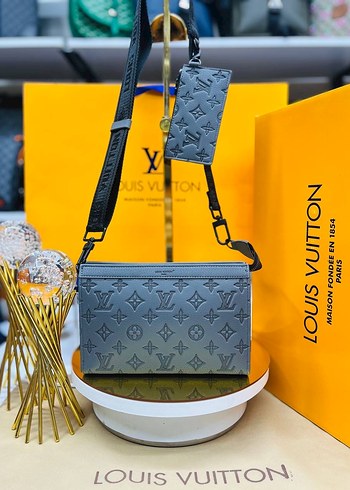 Louis Vuitton Mavi Renkli Fermuarlı Omuz Çantası - Görsel 5