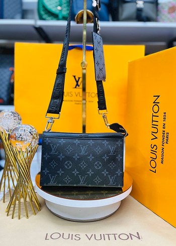 Louis Vuitton Mavi Renkli Fermuarlı Omuz Çantası - Görsel 2