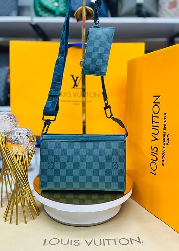 Louis Vuitton Mavi Renkli Fermuarlı Omuz Çantası - Görsel 12