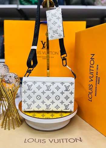 Louis Vuitton Mavi Renkli Fermuarlı Omuz Çantası - Görsel 4