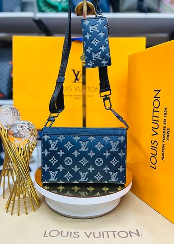 Louis Vuitton Mavi Renkli Fermuarlı Omuz Çantası - Görsel 13