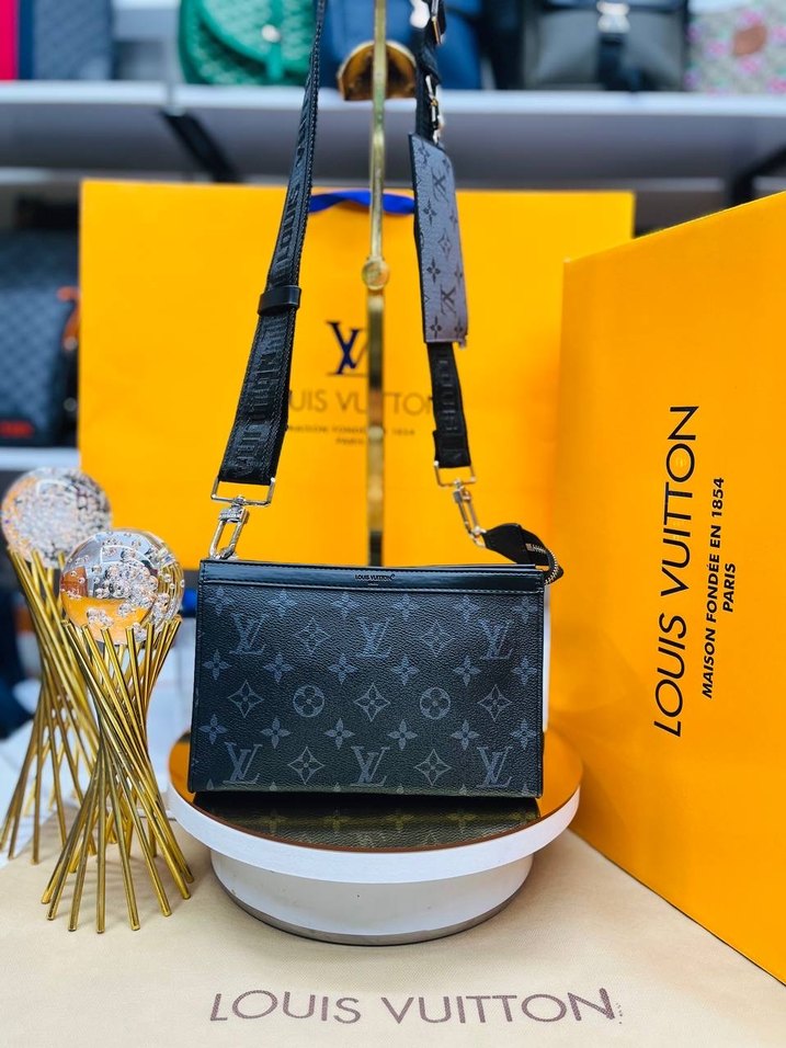 Louis Vuitton Mavi Renkli Fermuarlı Omuz Çantası - Görsel 2