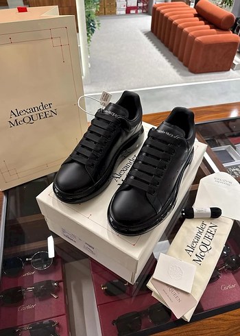 Alexander McQueen 42