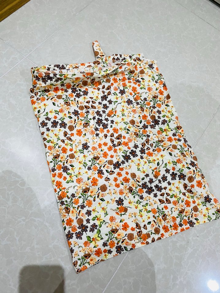 Çiçek Desenli Çok Renkli Emzirme Önlüğü - Görsel 4