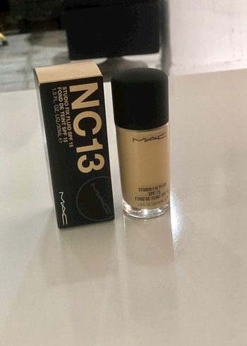 MAC NC13 Parlak Bej Fondöten