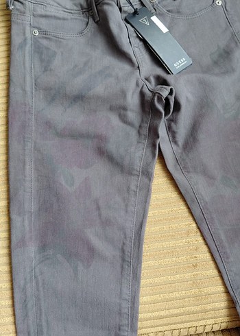 Guess desenli jean - Görsel 4