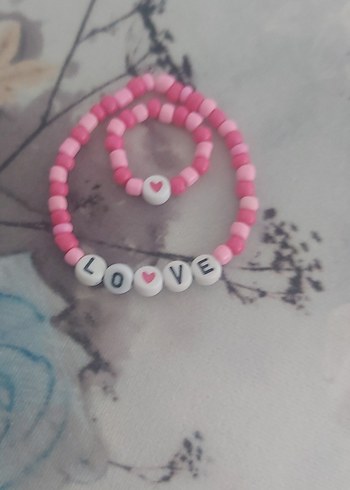 Pembe Boncuklu LOVE Yazılı 8-9 yas Bileklik