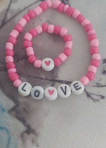  Beden Pembe Boncuklu LOVE Yazılı 8-9 yas Bileklik