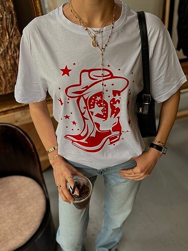 Cow Girl Detaylı Pinterest Tarz T-Shırt
