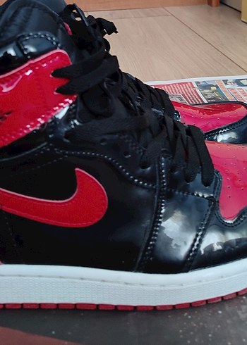 Air Jordan 1 patent bred