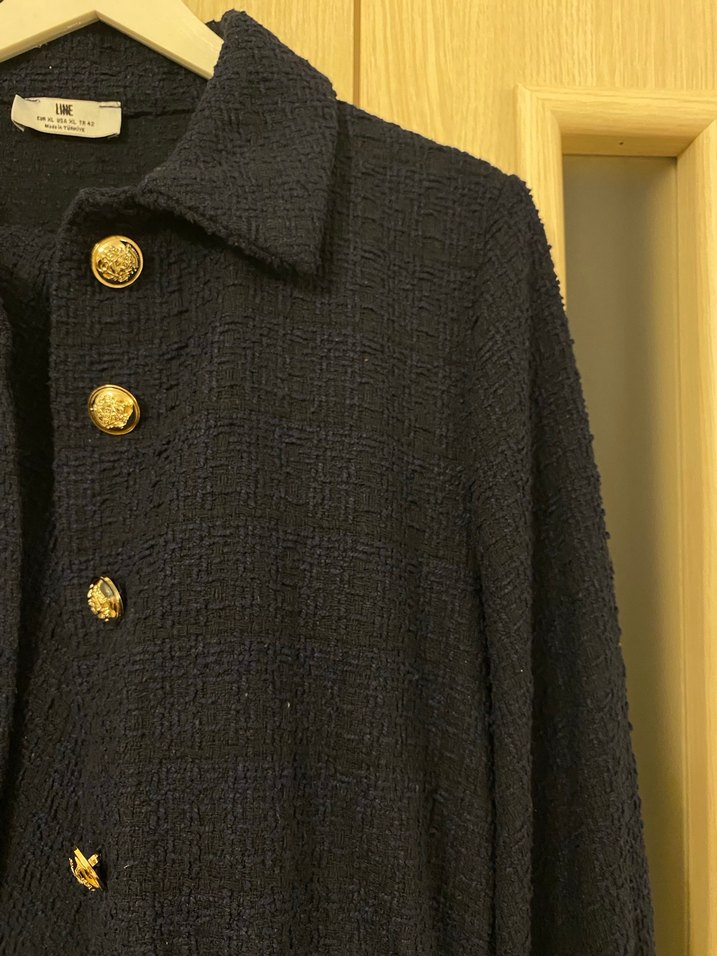 Düğmeli Kısa ceketli tüvit etekli takım - Görsel 2